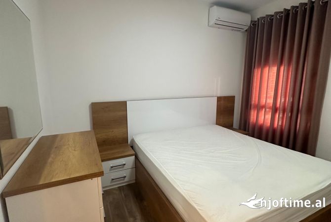 Shtepi me qera Apartament ne Tirane, 2+1, Mobilimi E mobiluar, Pagesa 650  Euro.
