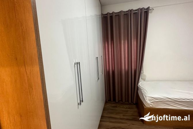 Shtepi me qera Apartament ne Tirane, 2+1, Mobilimi E mobiluar, Pagesa 650  Euro.
