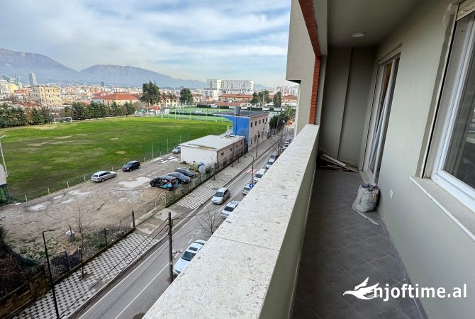 Shtepi ne shitje Apartament ne Tirane, 2+1, Mobilimi Bosh, pa mobiluar, Pagesa 165,000  Euro.