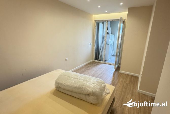 Shtepi ne shitje Apartament ne Tirane, 2+1, Mobilimi Bosh, pa mobiluar, Pagesa 165,000  Euro.