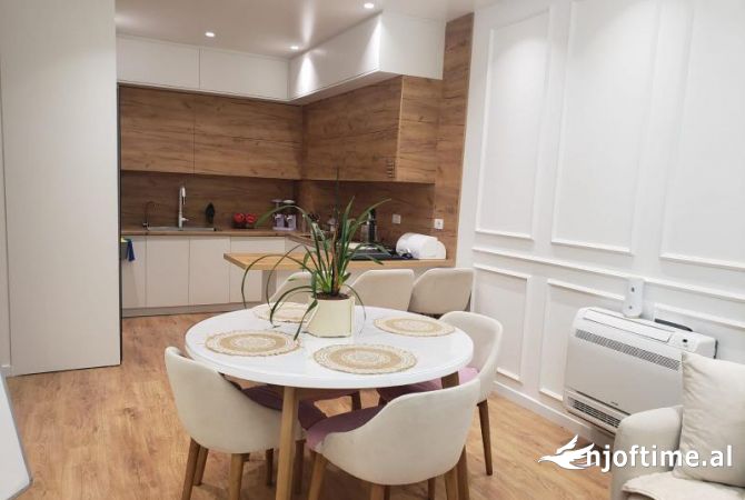 Shtepi ne shitje Apartament ne Tirane, 2+1, Mobilimi E mobiluar, Pagesa 265,000  Euro.