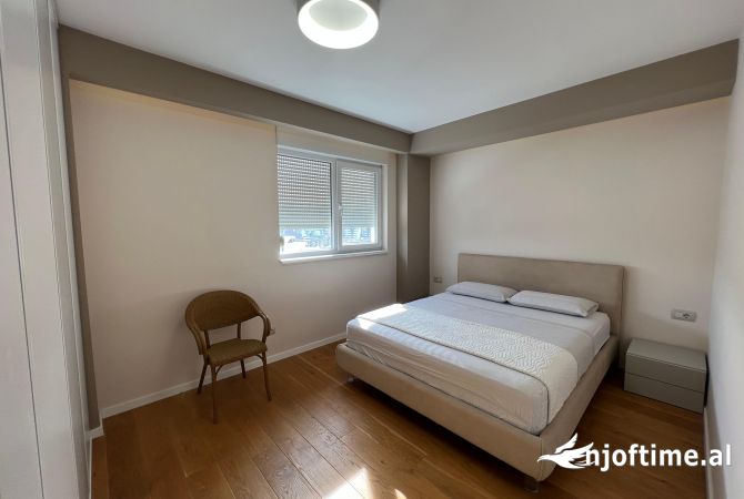 Shtepi ne shitje Apartament ne Tirane, 3+1, Mobilimi E mobiluar, Pagesa 340,000  Euro.
