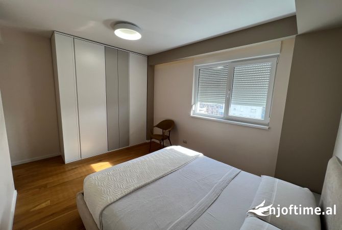 Shtepi ne shitje Apartament ne Tirane, 3+1, Mobilimi E mobiluar, Pagesa 340,000  Euro.