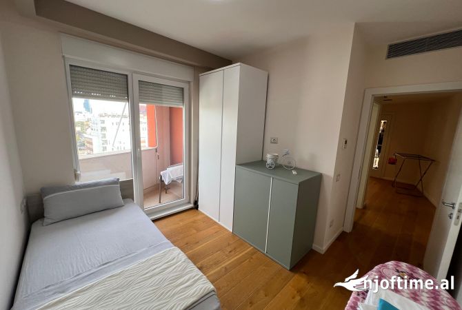 Shtepi ne shitje Apartament ne Tirane, 3+1, Mobilimi E mobiluar, Pagesa 340,000  Euro.