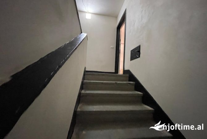 Shtepi me qera Apartament ne Tirane, 1+1, Mobilimi E mobiluar, Pagesa 700  Euro.