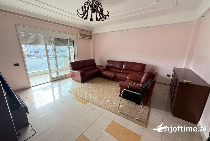 Shtepi me qera 2+1 ne Tirane - 1,300 Euro