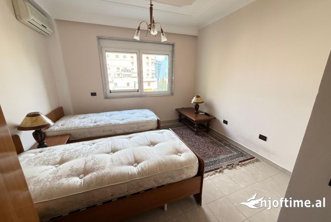 Shtepi me qera 2+1 ne Tirane - 1,300 Euro