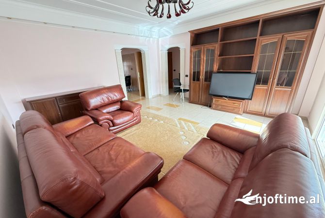 Shtepi me qera Apartament ne Tirane, 2+1, Mobilimi E mobiluar, Pagesa 1,300  Euro.