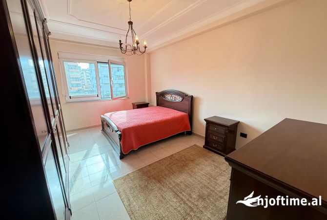 Shtepi me qera Apartament ne Tirane, 2+1, Mobilimi E mobiluar, Pagesa 1,300  Euro.