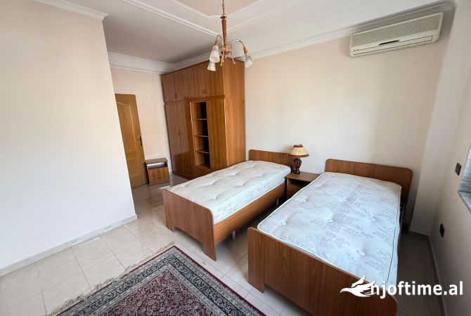 Shtepi me qera Apartament ne Tirane, 2+1, Mobilimi E mobiluar, Pagesa 1,300  Euro.