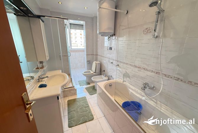 Shtepi me qera Apartament ne Tirane, 2+1, Mobilimi E mobiluar, Pagesa 1,300  Euro.