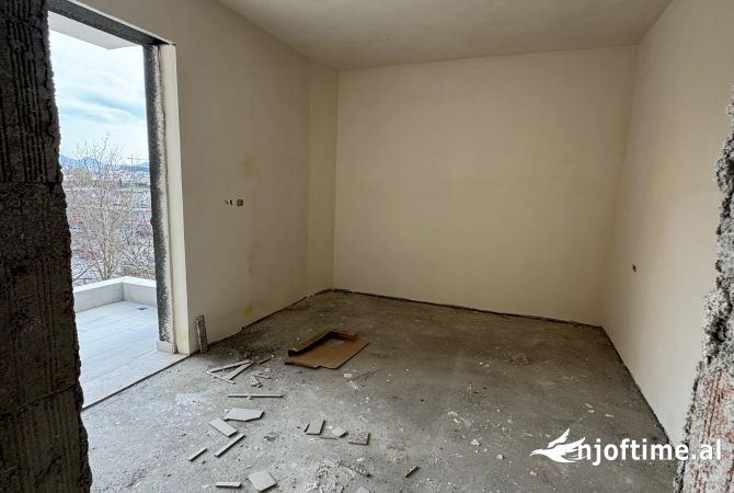 Shtepi ne shitje Apartament ne Tirane, 1+1, Mobilimi Bosh, pa mobiluar, Pagesa 138,500  Euro.