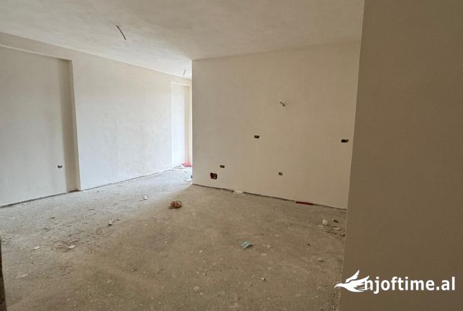 Shtepi ne shitje Apartament ne Tirane, 1+1, Mobilimi Bosh, pa mobiluar, Pagesa 138,500  Euro.