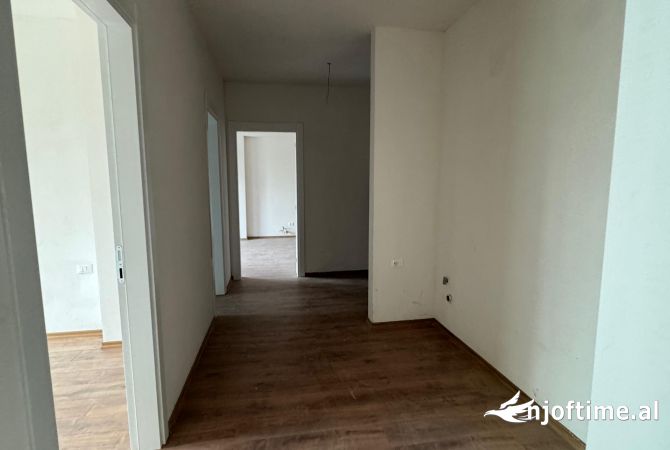 Ambient biznesi me qera 3+1 ne Tirane - 600 Euro