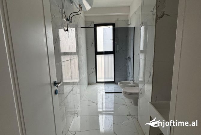 Ambient biznesi me qera 3+1 ne Tirane - 600 Euro