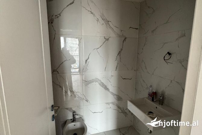 📣Qera ambient per Zyre ose Banim 2+1📍Bulevardi I Ri Cmimi per Qera :600 Euro