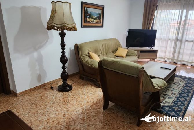 Shtepi me qera Apartament ne Tirane, 2+1, Mobilimi E mobiluar, Pagesa 500  Euro.