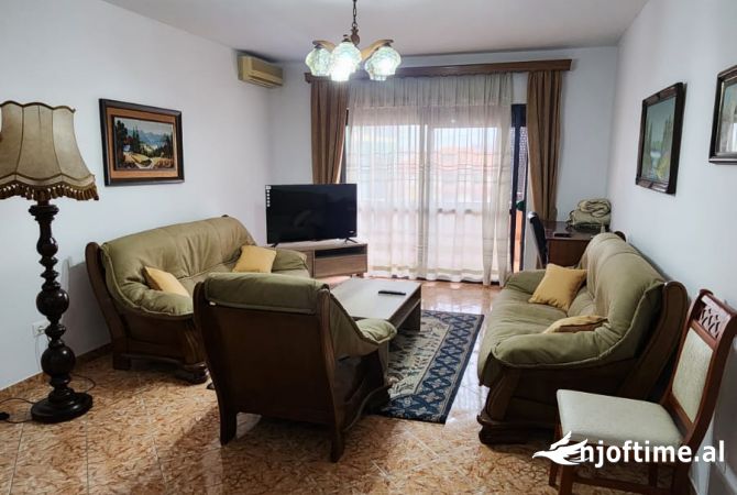 Shtepi me qera Apartament ne Tirane, 2+1, Mobilimi E mobiluar, Pagesa 500  Euro.
