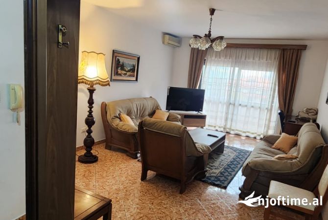 Shtepi me qera Apartament ne Tirane, 2+1, Mobilimi E mobiluar, Pagesa 500  Euro.