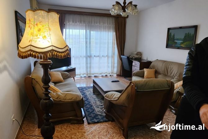 Shtepi me qera Apartament ne Tirane, 2+1, Mobilimi E mobiluar, Pagesa 500  Euro.