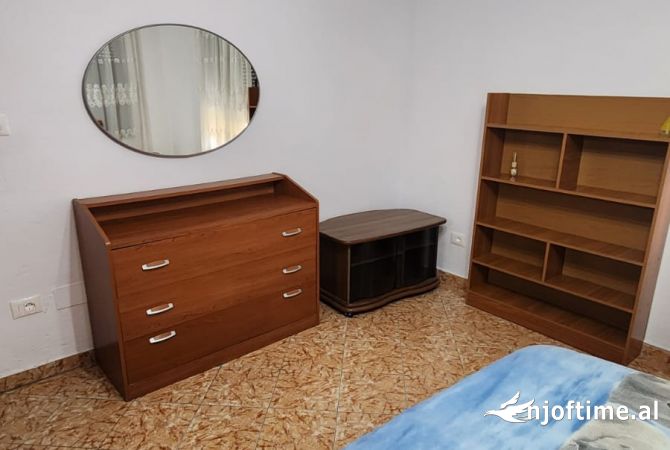 Shtepi me qera Apartament ne Tirane, 2+1, Mobilimi E mobiluar, Pagesa 500  Euro.