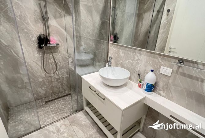 Shtepi me qera Apartament ne Tirane, 2+1, Mobilimi E mobiluar, Pagesa 1,250  Euro.