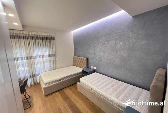Shtepi me qera Apartament ne Tirane, 2+1, Mobilimi E mobiluar, Pagesa 1,250  Euro.