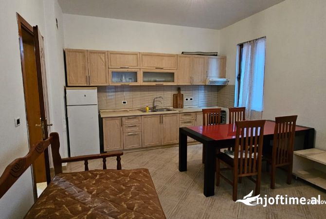 Shtepi me qera Shtepi Private ne Tirane, 2+1, Mobilimi E mobiluar, Pagesa 50,000  Leke.