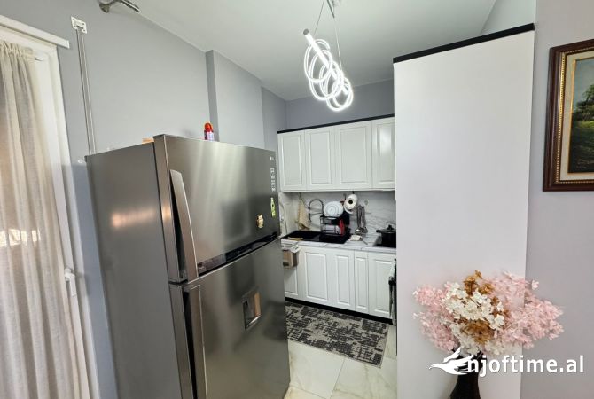 Shtepi ne shitje Apartament ne Tirane, 1+1, Mobilimi E mobiluar, Pagesa 150,000  Euro.