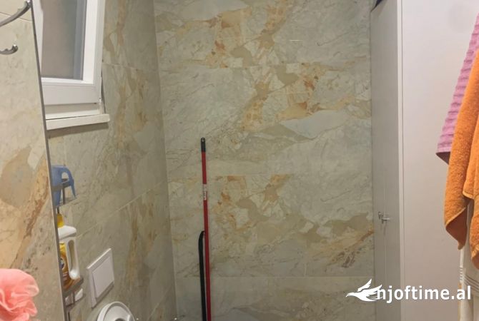 Shtepi ne shitje Apartament ne Tirane, 1+1, Mobilimi E mobiluar, Pagesa 150,000  Euro.