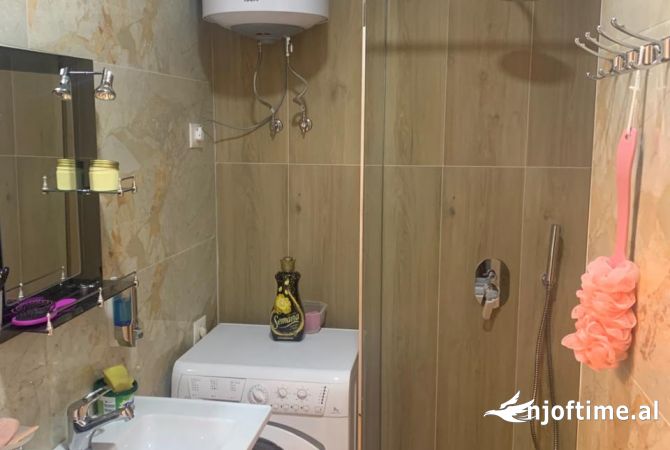 Shtepi ne shitje Apartament ne Tirane, 1+1, Mobilimi E mobiluar, Pagesa 150,000  Euro.