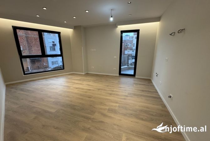 Shtepi me qera Garsoniere ne Tirane - 450 Euro