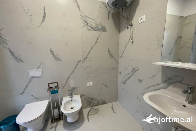 Shtepi me qera Apartament ne Tirane, 2+1, Mobilimi E mobiluar, Pagesa 830  Euro.