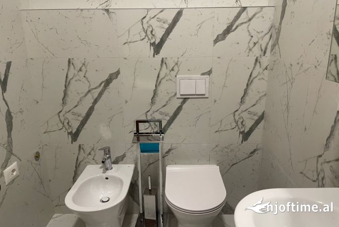 Shtepi me qera Apartament ne Tirane, 2+1, Mobilimi E mobiluar, Pagesa 830  Euro.