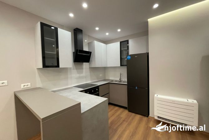 Shtepi me qera Apartament ne Tirane, 2+1, Mobilimi E mobiluar, Pagesa 830  Euro.