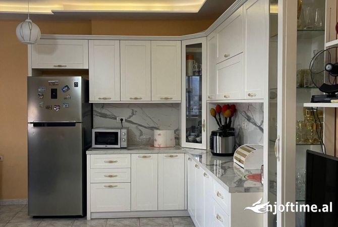 Shtepi ne shitje Apartament ne Tirane, 2+1, Mobilimi E mobiluar, Pagesa 138,000  Euro.