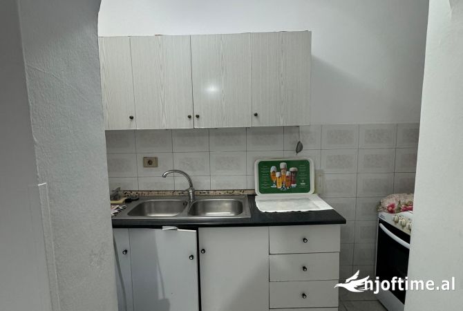 Shtepi me qera Apartament ne Tirane, 2+1, Mobilimi E mobiluar, Pagesa 450  Euro.