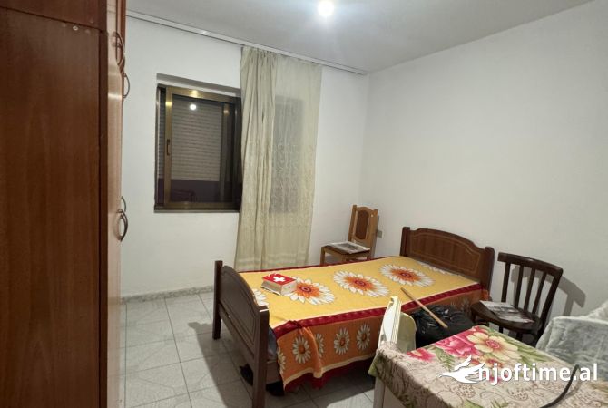 Shtepi me qera Apartament ne Tirane, 2+1, Mobilimi E mobiluar, Pagesa 450  Euro.