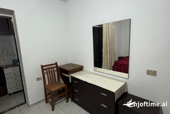 Shtepi me qera Apartament ne Tirane, 2+1, Mobilimi E mobiluar, Pagesa 450  Euro.