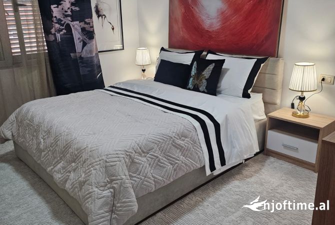 Shtepi me qera Apartament ne Tirane, 2+1, Mobilimi E mobiluar, Pagesa 800  Euro.