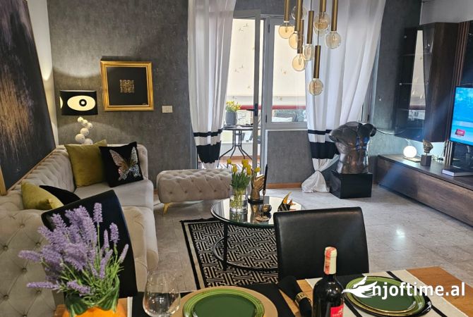 Shtepi me qera Apartament ne Tirane, 2+1, Mobilimi E mobiluar, Pagesa 800  Euro.