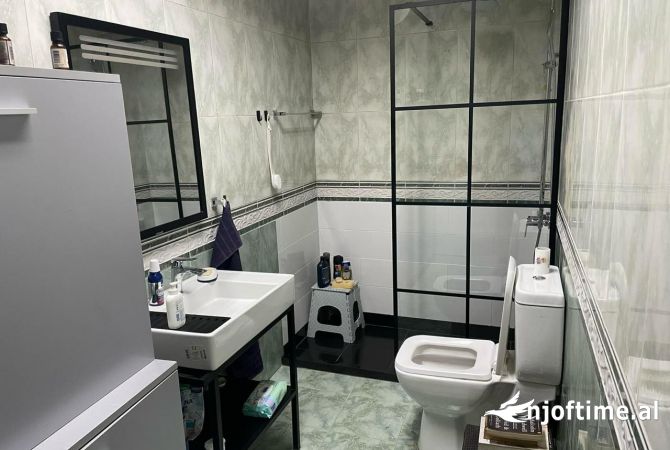 Shtepi me qera Apartament ne Tirane, 2+1, Mobilimi E mobiluar, Pagesa 1,200  Euro.