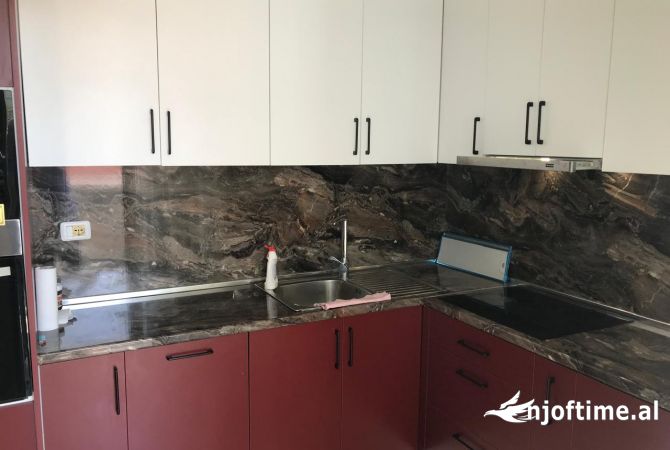 Shtepi me qera Apartament ne Tirane, 2+1, Mobilimi E mobiluar, Pagesa 700  Euro.