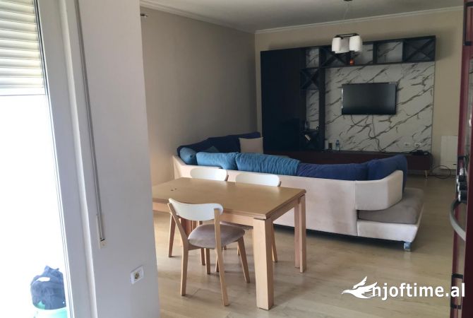 Shtepi me qera Apartament ne Tirane, 2+1, Mobilimi E mobiluar, Pagesa 700  Euro.