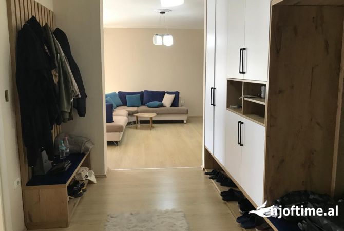 Shtepi me qera Apartament ne Tirane, 2+1, Mobilimi E mobiluar, Pagesa 700  Euro.
