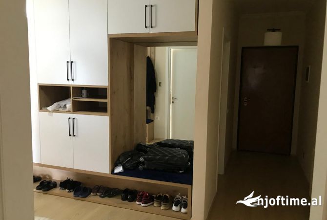 Shtepi me qera Apartament ne Tirane, 2+1, Mobilimi E mobiluar, Pagesa 700  Euro.