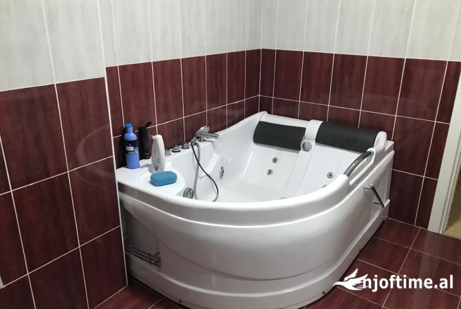 Shtepi me qera Apartament ne Tirane, 2+1, Mobilimi E mobiluar, Pagesa 700  Euro.