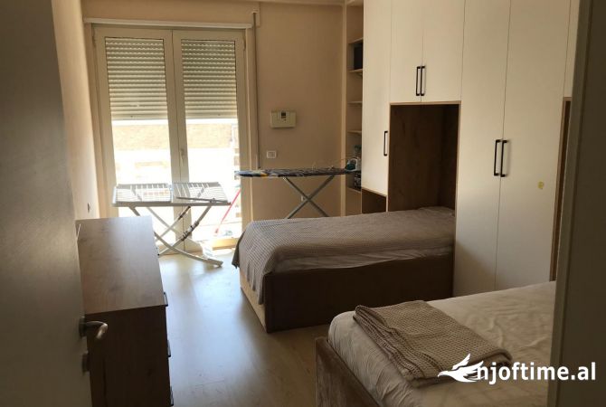 Shtepi me qera Apartament ne Tirane, 2+1, Mobilimi E mobiluar, Pagesa 700  Euro.