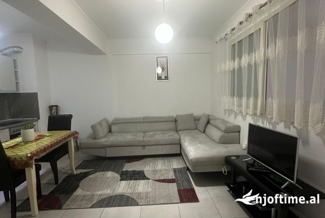 Shtepi me qera Apartament ne Tirane, 1+1, Mobilimi E mobiluar, Pagesa 400  Euro.