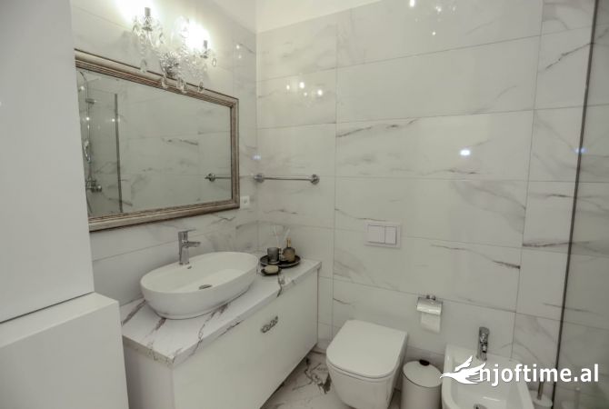 Shtepi me qera Apartament ne Tirane, 1+1, Mobilimi E mobiluar, Pagesa 80,000  Leke.